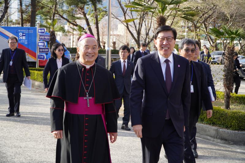 교구장 부산시장 신학교정 방문(HAHA센터 조성)