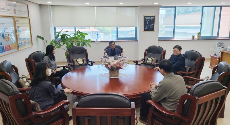 총학생회, 스승의날 맞아 총장실 방문 1번째 이미지